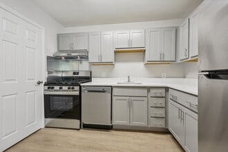 Lafayette Apartments in Alexandria, VA - Foto de edificio - Building Photo