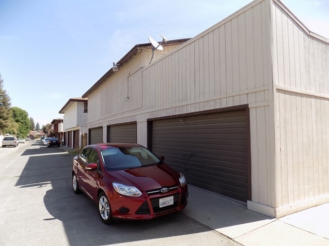 3108 La Costa St in Bakersfield, CA - Foto de edificio - Building Photo