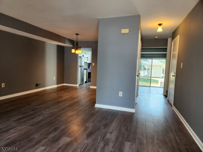 263 Glastonbury Ln in Franklin Township, NJ - Building Photo - Building Photo