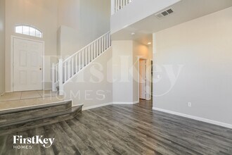 8125 Starling View Ct in Las Vegas, NV - Building Photo - Building Photo