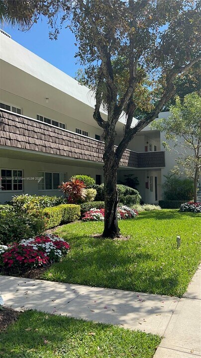 4017 N Cypress Dr in Pompano Beach, FL - Building Photo