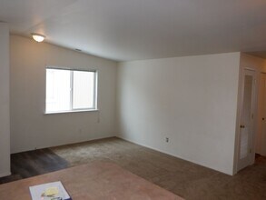 1935 NW Cedar Ave in Redmond, OR - Building Photo - Building Photo