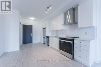 55 Duke St W in Kitchener, ON - Building Photo - Building Photo