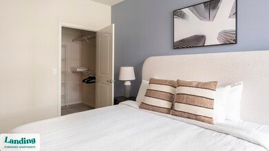 8989 West Rd in Houston, TX - Foto de edificio - Building Photo