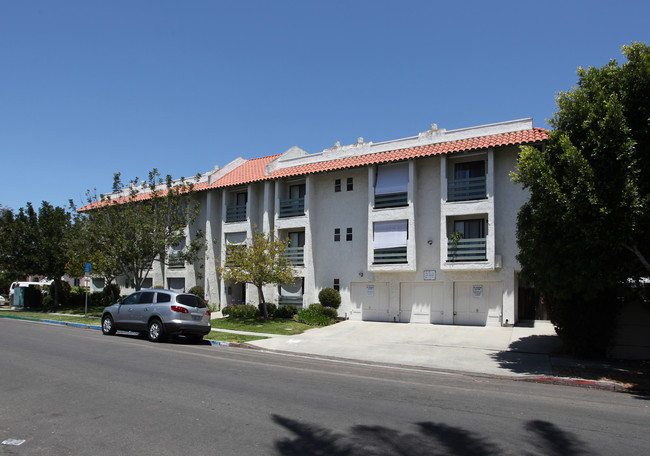 Santa Fe Place Apartments in San Diego, CA - Building Photo - Building Photo