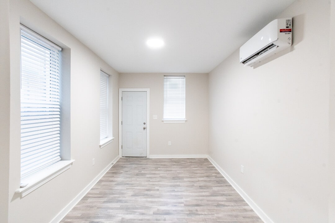 3131 Custer St Photo