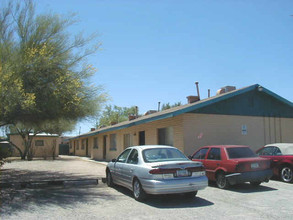 1601-1609 N Louis Ln in Tucson, AZ - Foto de edificio - Building Photo