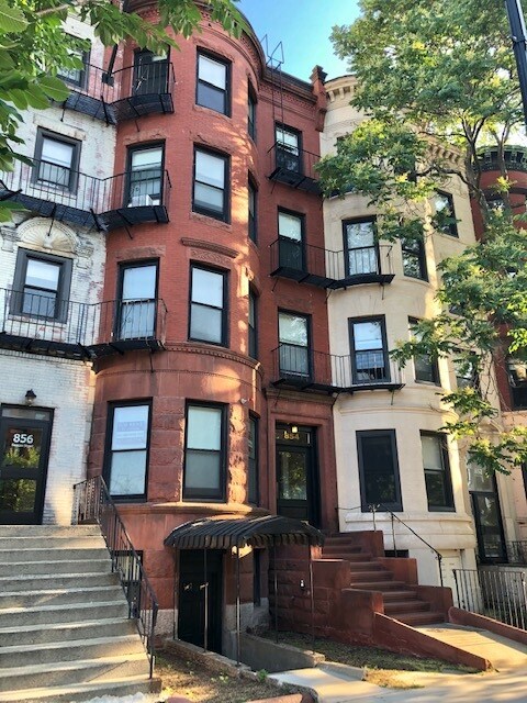 854 Beacon St in Boston, MA - Building Photo