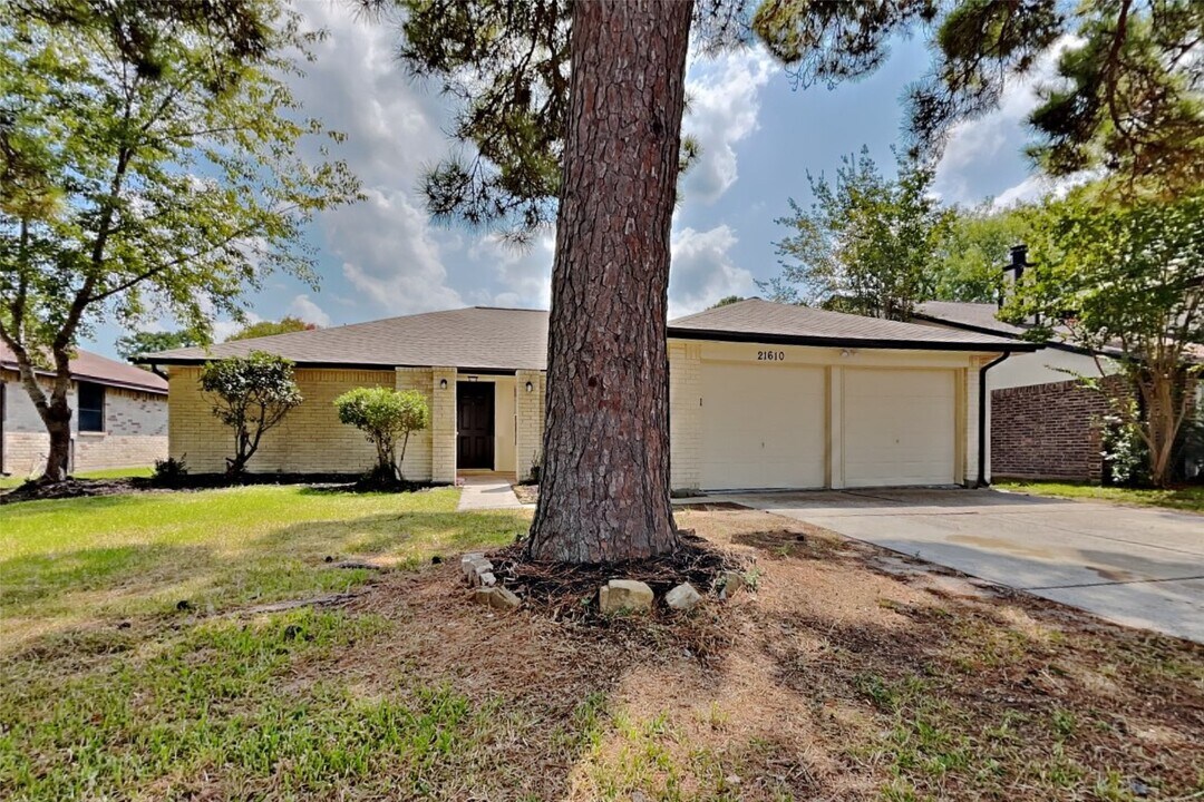 21610 Crescent Heights St in Spring, TX - Building Photo