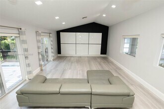 6297 NW 69th Way in Parkland, FL - Building Photo - Building Photo