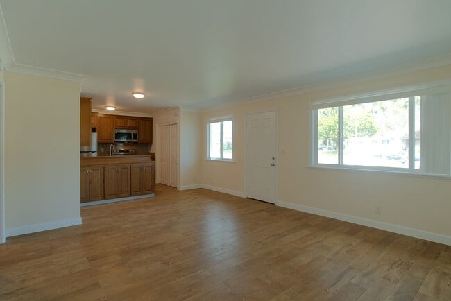 728 W Hemlock St in Port Hueneme, CA - Building Photo - Building Photo