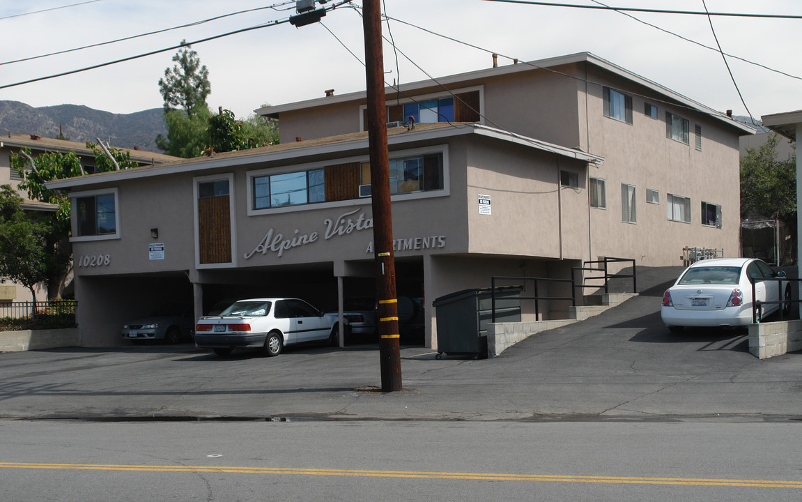 10208-10212 Tujunga Canyon Blvd in Tujunga, CA - Building Photo