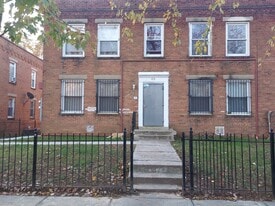 68 Galveston Pl SW, Unit B