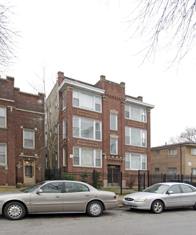 7528 S Coles Ave in Chicago, IL - Building Photo - Building Photo