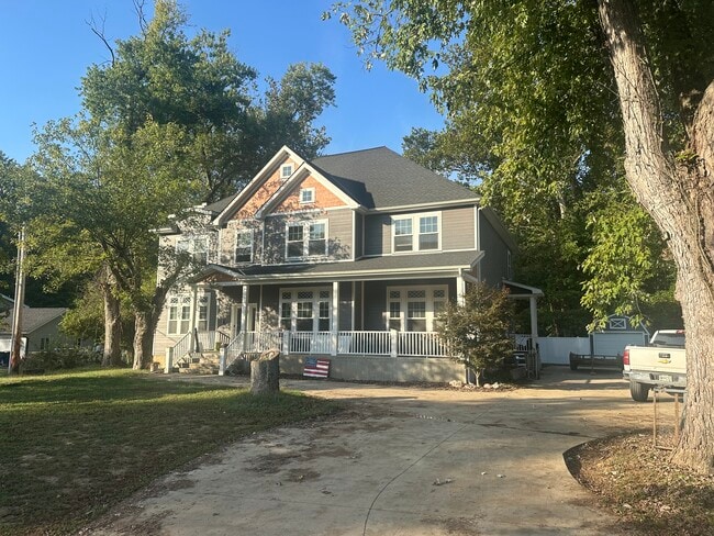 property at 917 New Ballwin Rd