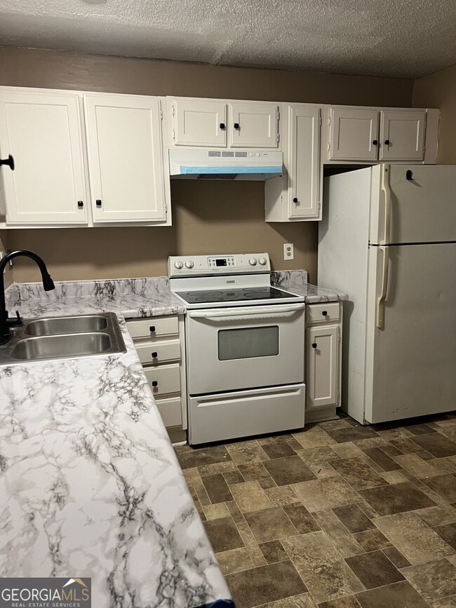 property at 3575 Oakvale Rd