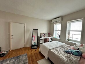 118 S Dubuque St, Unit 1 in Iowa City, IA - Building Photo - Building Photo