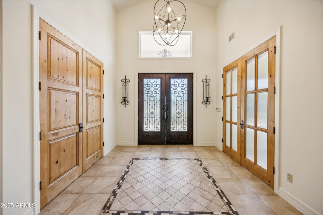 5302 E Mercer Ln in Scottsdale, AZ - Building Photo