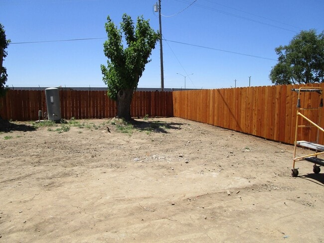 8875 Warnerville Rd in Oakdale, CA - Building Photo - Building Photo