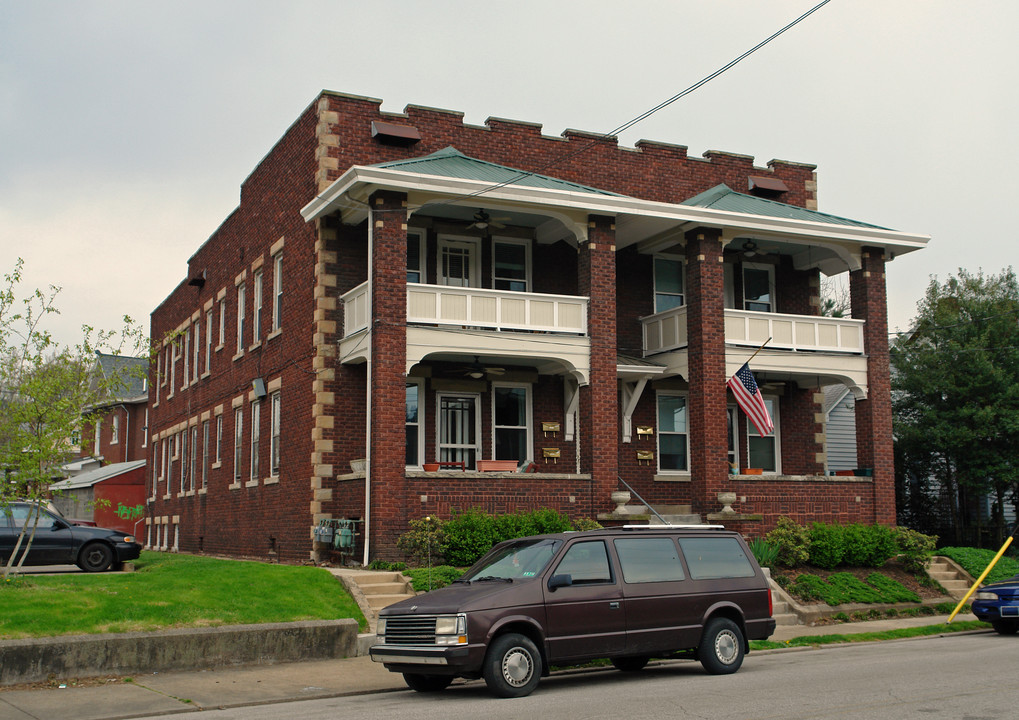 1595 Lee St in Charleston, WV - Building Photo