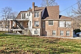 2 Hollowbrook Pl in Cortlandt Manor, NY - Building Photo - Building Photo