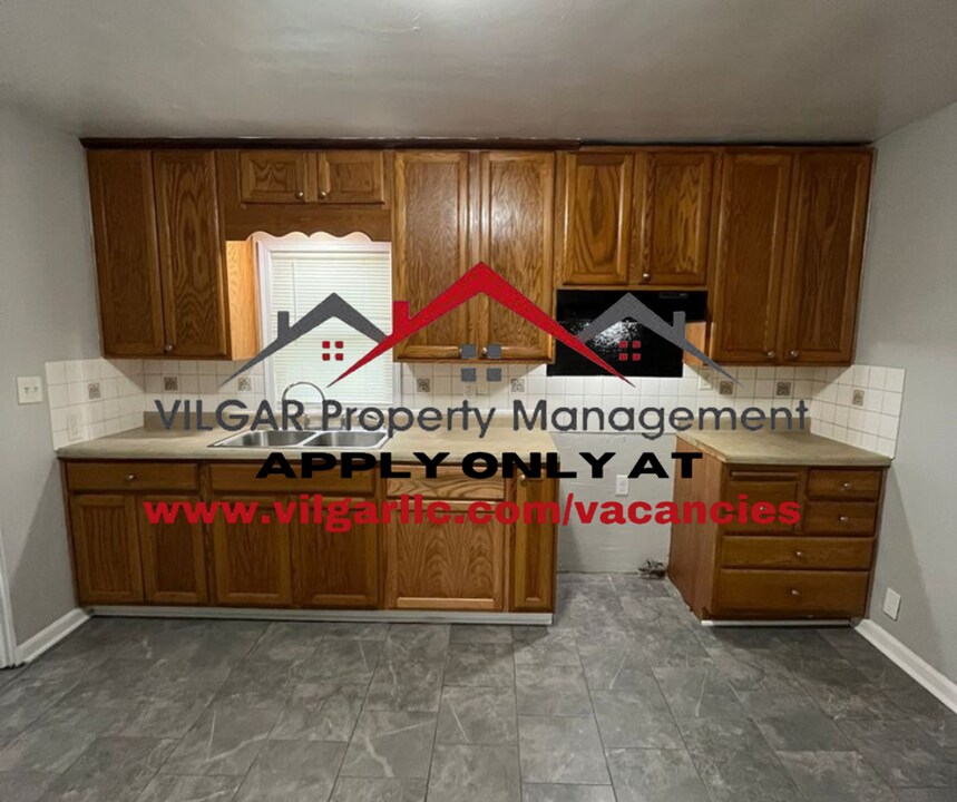 5825 Massachusetts St in Merrillville, IN - Building Photo