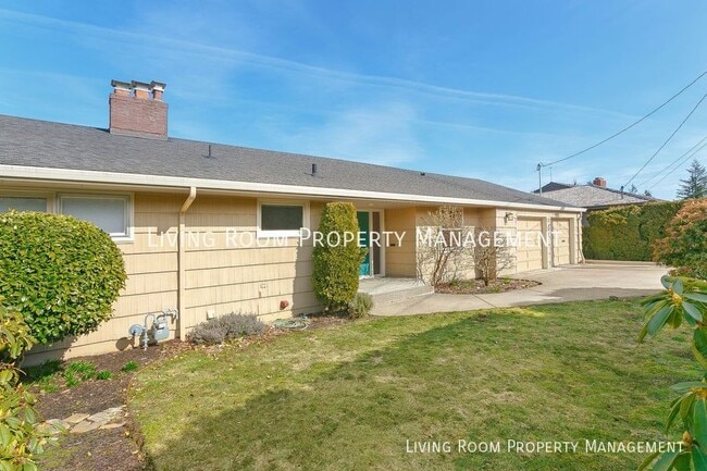 4404 SW Council Crest Dr in Portland, OR - Building Photo - Building Photo