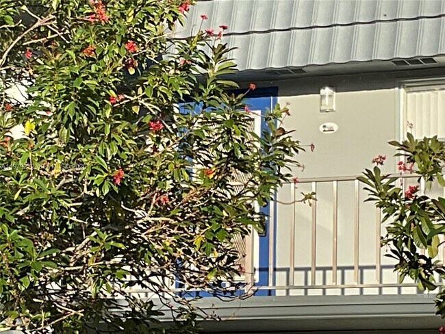 516 Saxony Dr in Delray Beach, FL - Building Photo - Building Photo