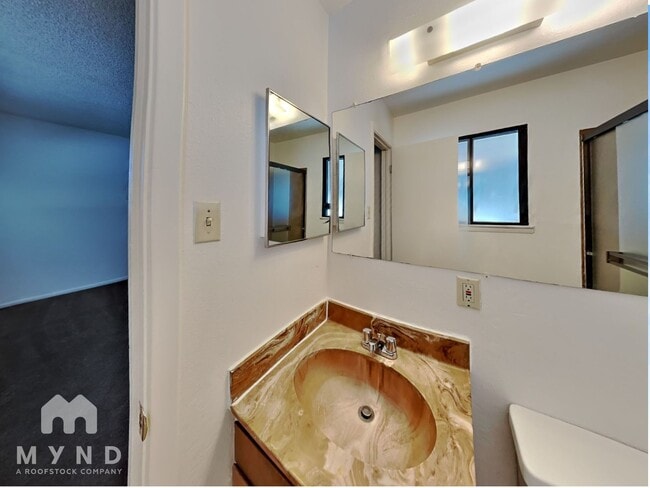 2910 Apollo Way in Reno, NV - Foto de edificio - Building Photo