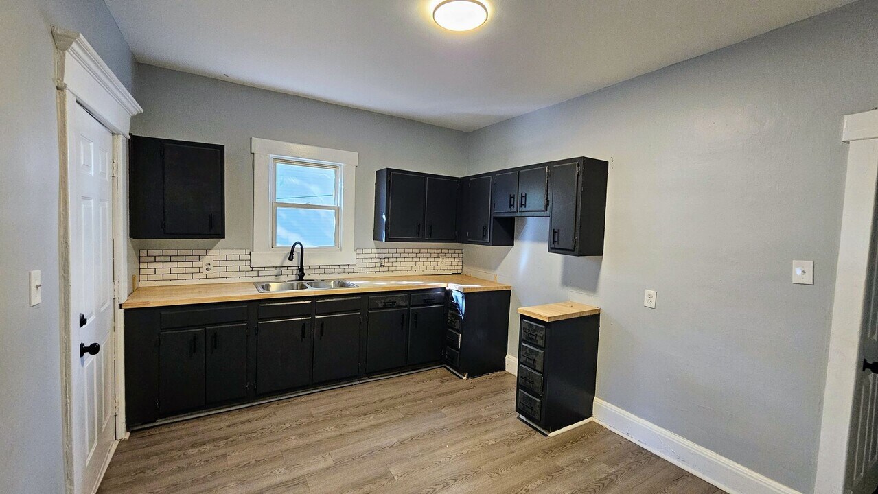 258-260-260 S Souder Ave in Columbus, OH - Building Photo