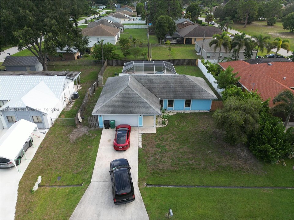 1280 SW Jacqueline Ave in Port St. Lucie, FL - Building Photo