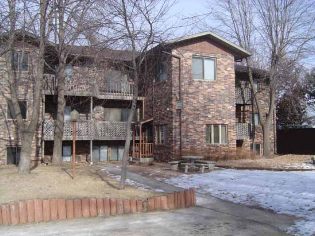 The Village Green Apartments in St. Cloud, MN - Building Photo - Building Photo