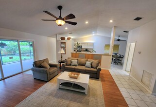 1800 Primrose Ln in Wellington, FL - Building Photo - Building Photo