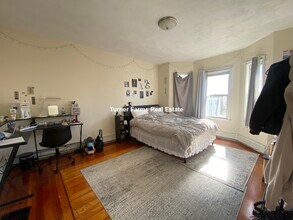 31 Stearns Ave, Unit 2 in Medford, MA - Building Photo - Building Photo