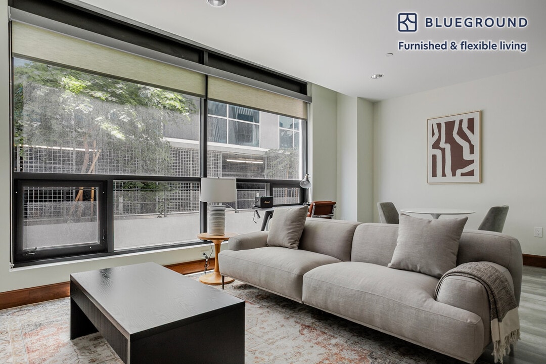 110 W Ocean Blvd in Long Beach, CA - Building Photo