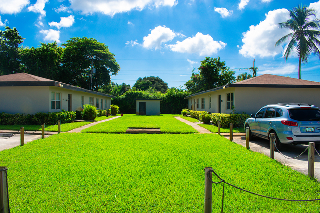 9305 Sunrise Dr in West Palm Beach, FL - Building Photo - Primary Photo