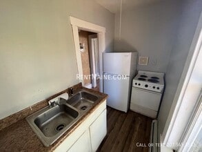 402-404 Hammond Street Apt. in Bangor, ME - Building Photo - Building Photo
