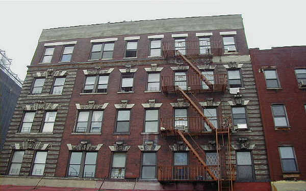 232 Meserole St in Brooklyn, NY - Building Photo