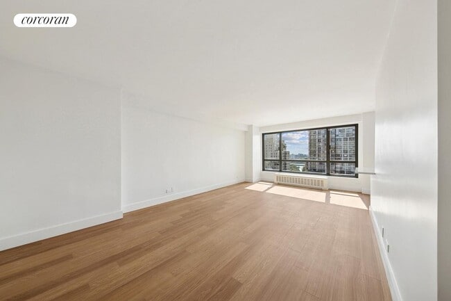 501 E 87th St in New York, NY - Building Photo - Building Photo