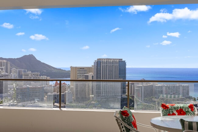 1910 Ala Moana Blvd, Unit #37C in Honolulu, HI - Foto de edificio - Building Photo