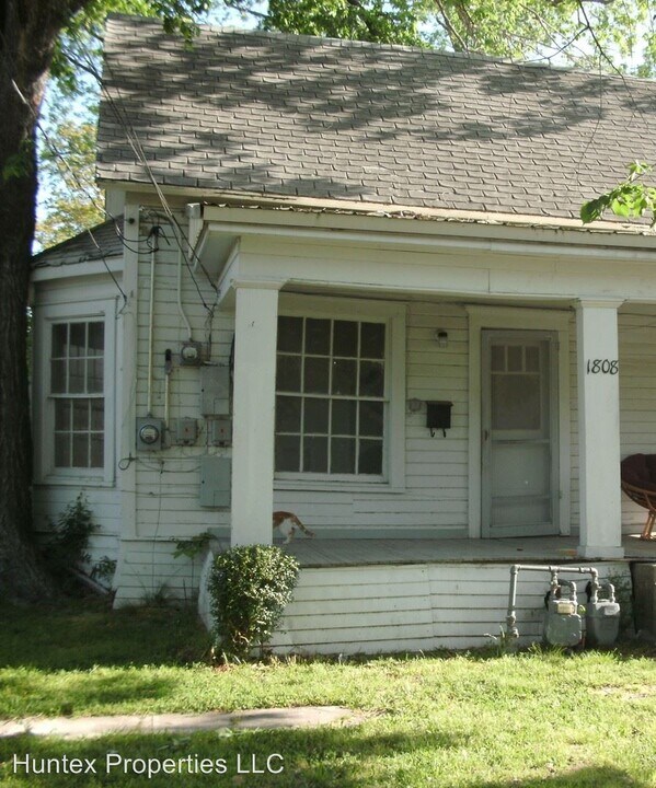 1808 Oneal St in Greenville, TX - Foto de edificio
