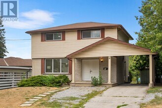10 Rochelle Crescent in Toronto, ON - Building Photo - Building Photo