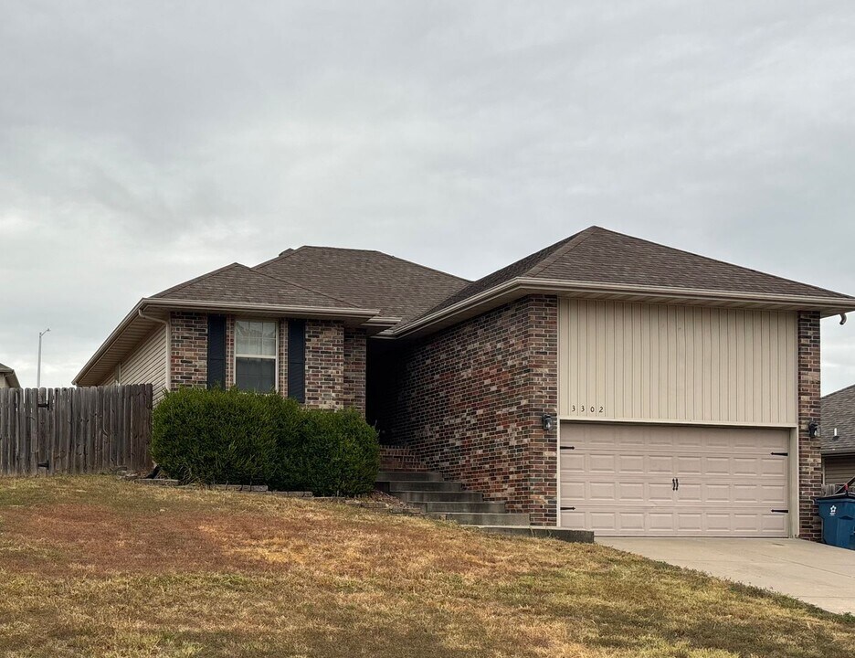 3302 N 31st St in Ozark, MO - Building Photo
