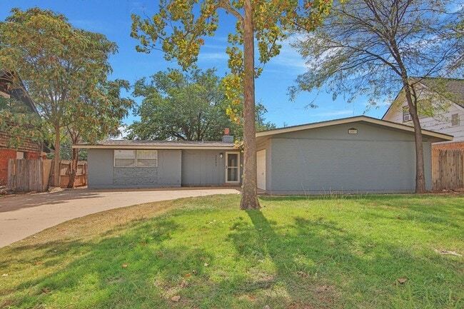 2007 68th St in Lubbock, TX - Building Photo - Building Photo