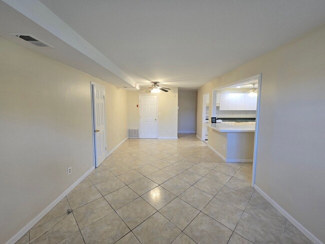 334 College Dr in Edison, NJ - Building Photo - Building Photo