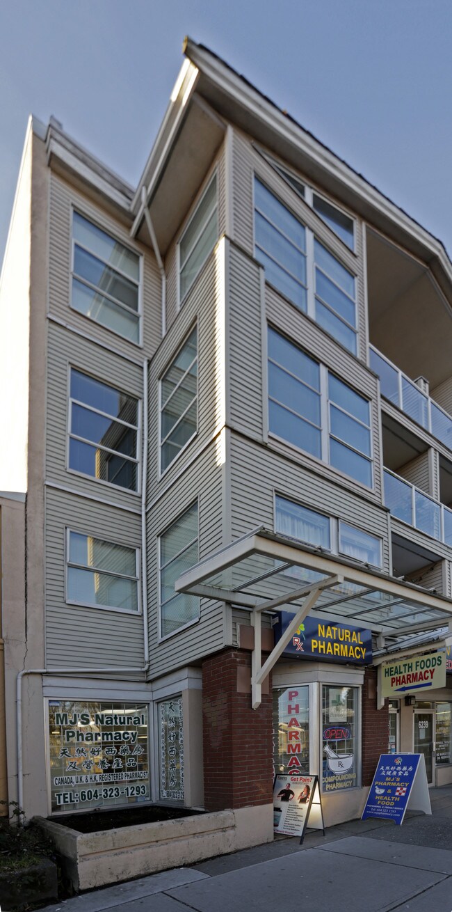 Victoria Manor in Vancouver, BC - Building Photo - Building Photo
