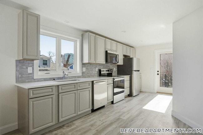 23 Blake St, Unit 1 in Revere, MA - Building Photo - Building Photo