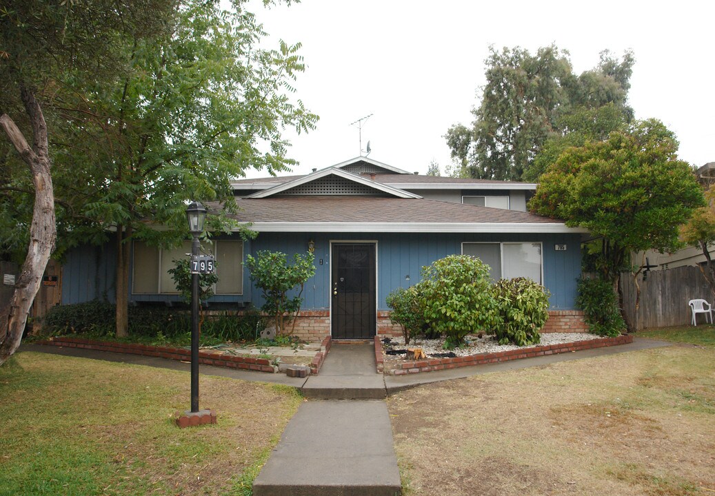 795 Carro Dr in Sacramento, CA - Building Photo