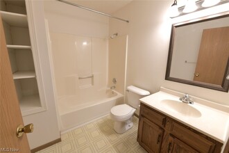 1328 Richey Rd-Unit -B in Zanesville, OH - Foto de edificio - Building Photo