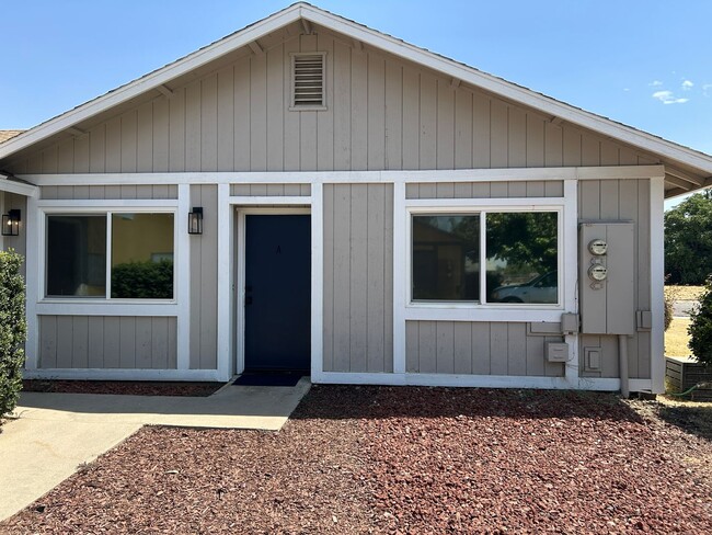 900 La Vida Ln in Porterville, CA - Building Photo - Building Photo